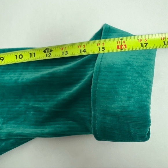 hunter & brown Women’s Oversized Corduroy Button Front Shirt Sz Medium Soft - Picture 10 of 11